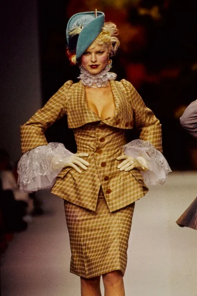 Look 93